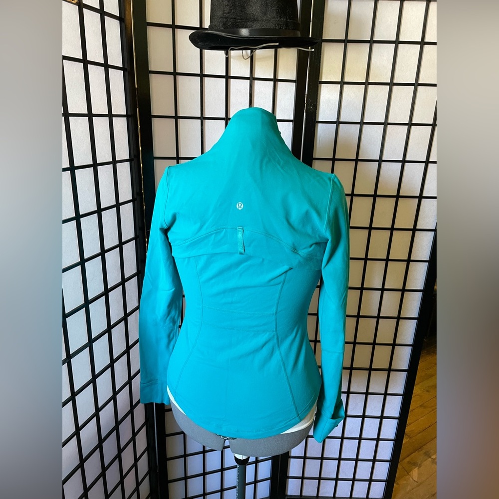 Lululemon Vintage Size 8 Sea Green Running Jacket - Picture 3 of 7
